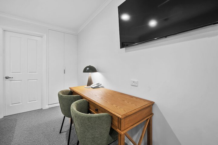 Room 9 of 38