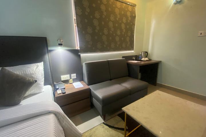 Room 2 of 21