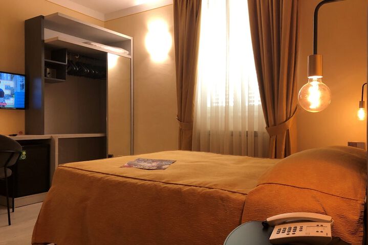 Room 8 of 65