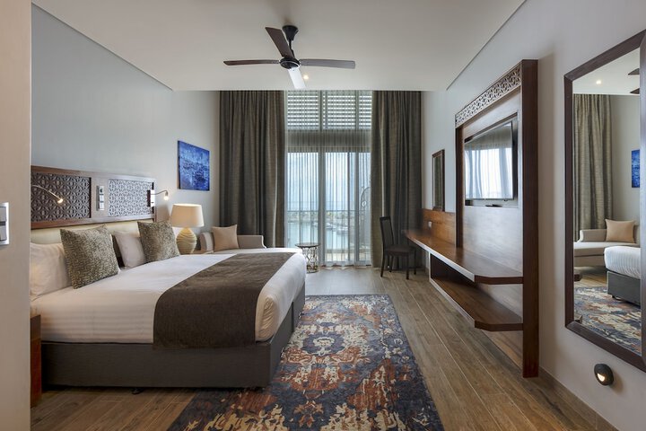 Room 4 of 81