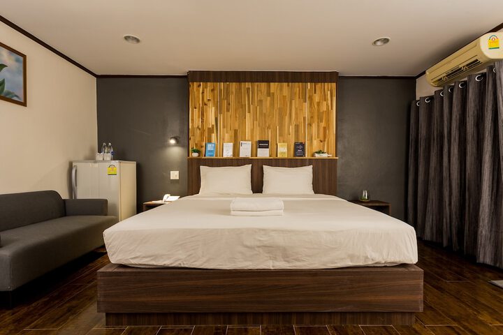 Room 33 of 85