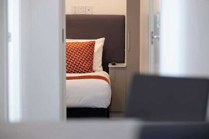 Room 8 of 25