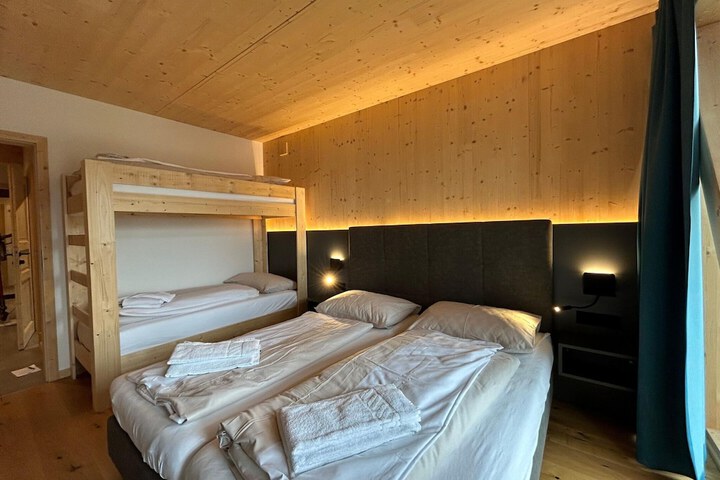Room 7 of 42