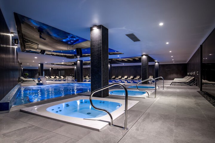 Pool 10 of 32