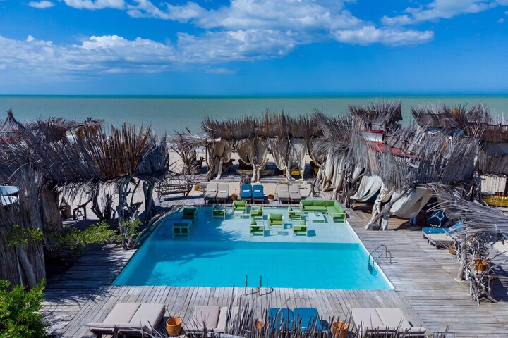 Pool 68 of 142