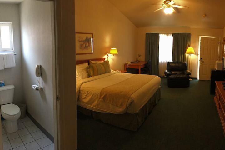 1 King Bed (13 of 14)