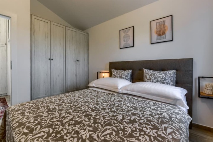 Room 2 of 30