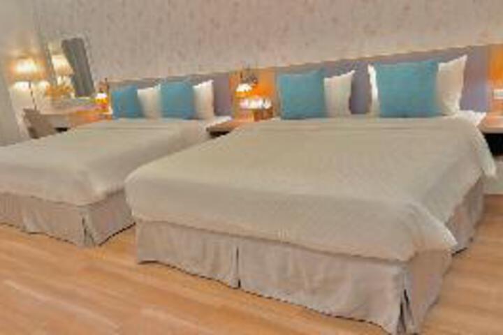 Room 2 of 28