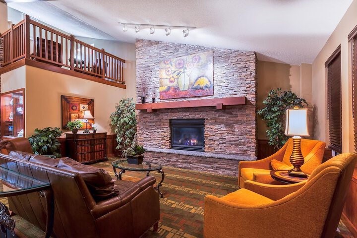 Entrance & Lobby
