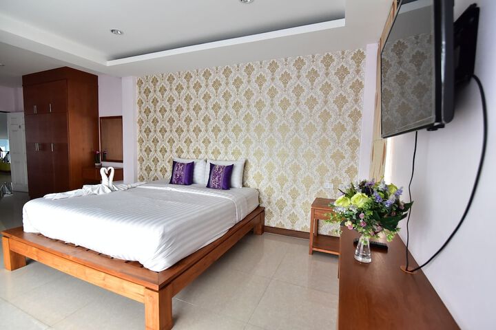 Room 6 of 34