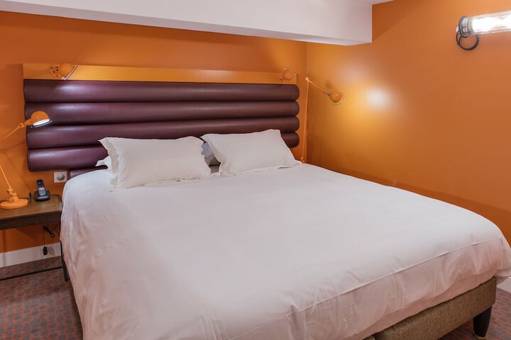 Room 15 of 76