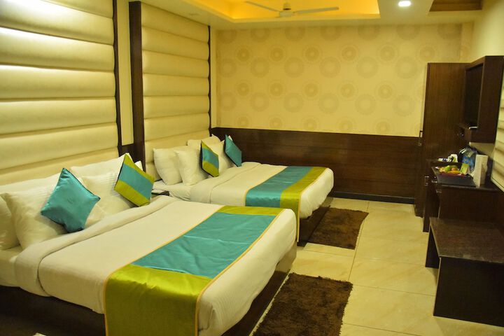 Room 4 of 27