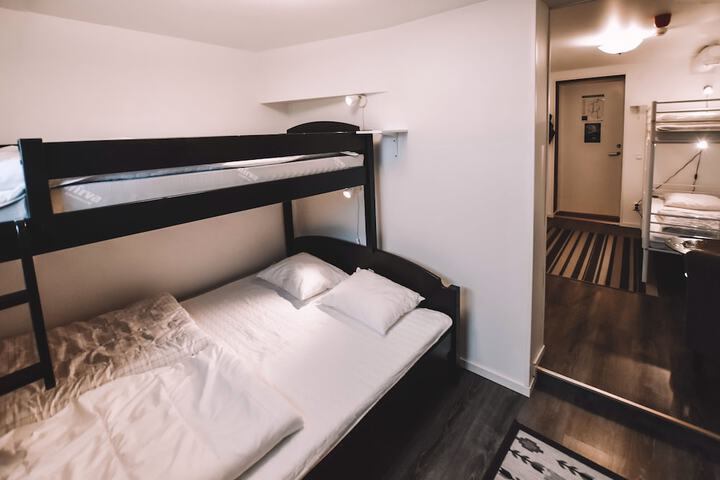 Room 25 of 94