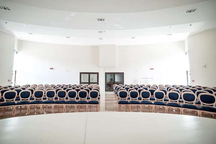 Business Center 28 of 31