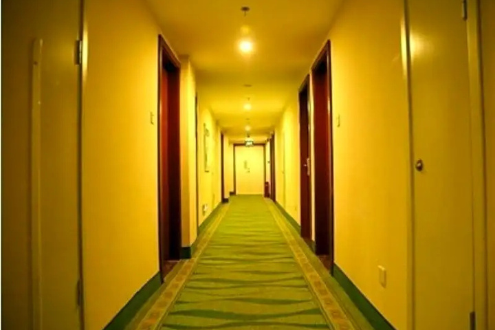 Room 9 of 11