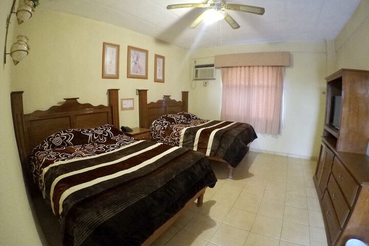 Room 4 of 18