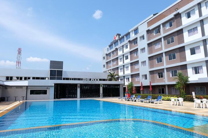 Pools & Facilities