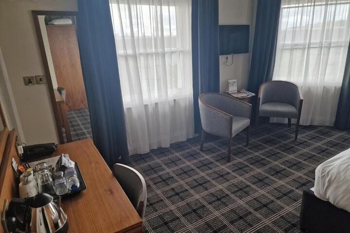 Room 2 of 36