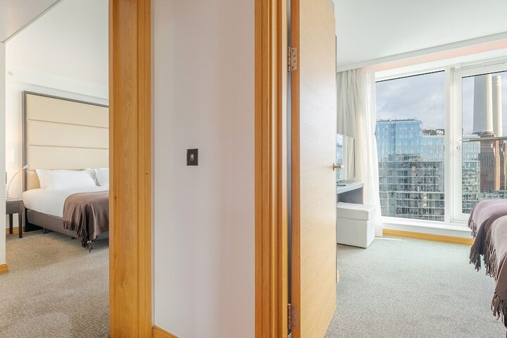 Room 8 of 82