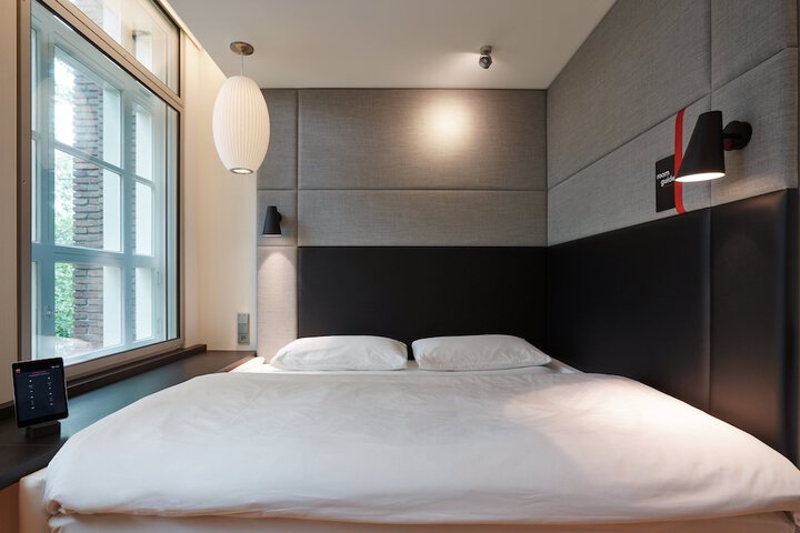 Room 8 of 37