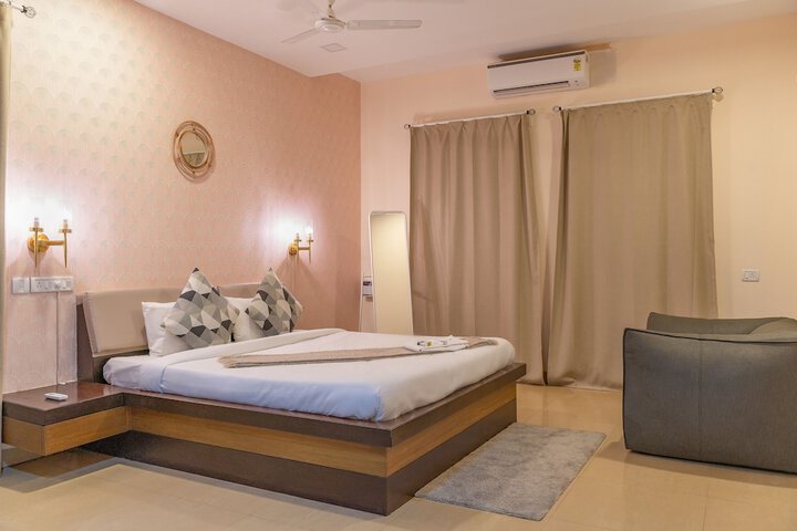 Room 2 of 13