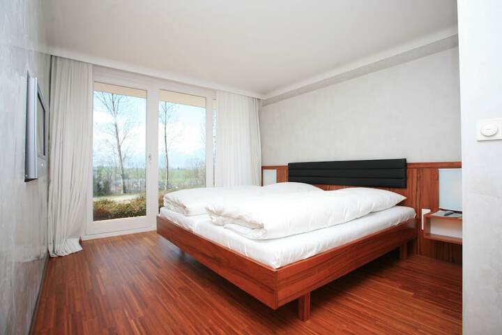 Room 4 of 119