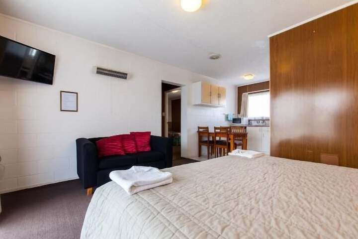 Room 11 of 28