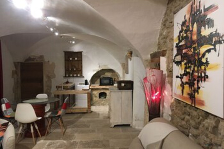 Room 28 of 49
