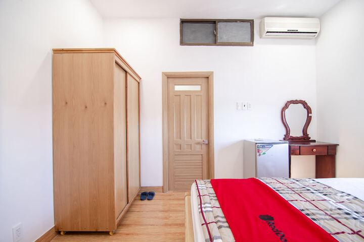 Room 6 of 14