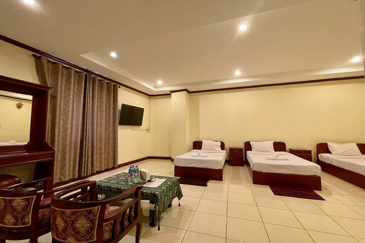 Room 4 of 24