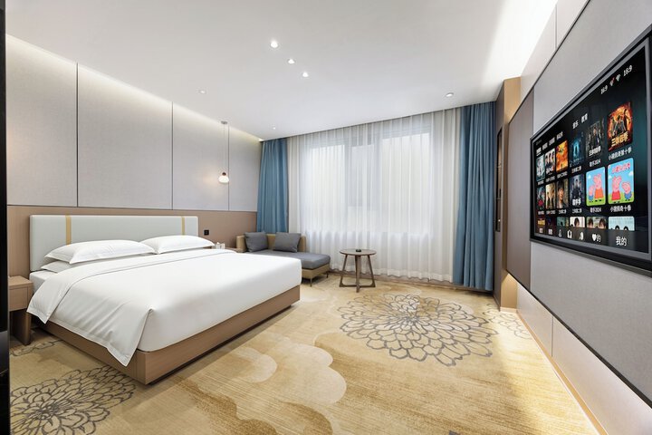 Room 9 of 16