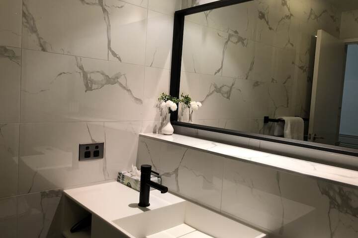 Room 4 of 33