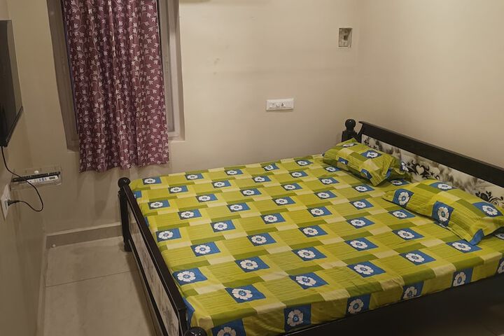 Room 5 of 8