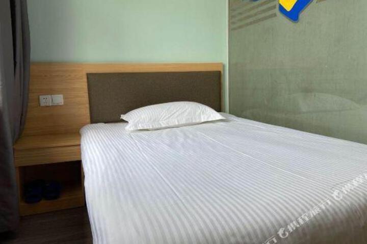 Qingzhu Yuexiang Hotel (Shanghai East Huancheng Road Metro Station)