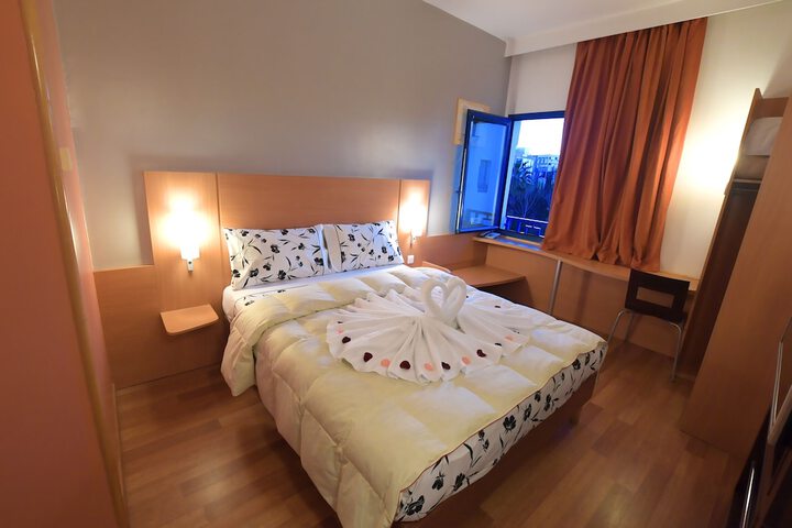 Room 7 of 25