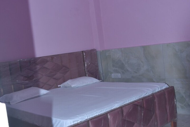 Room 32 of 38