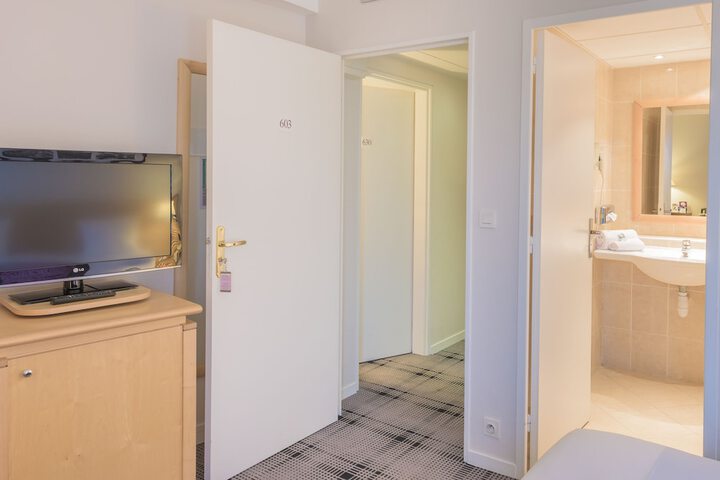 Room 6 of 41