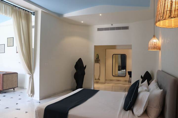 Room 44 of 142
