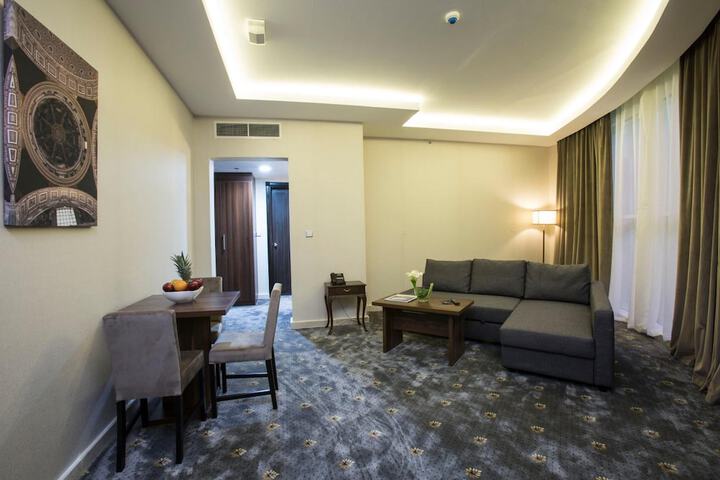 Room 33 of 61