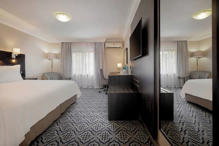 Room 14 of 127