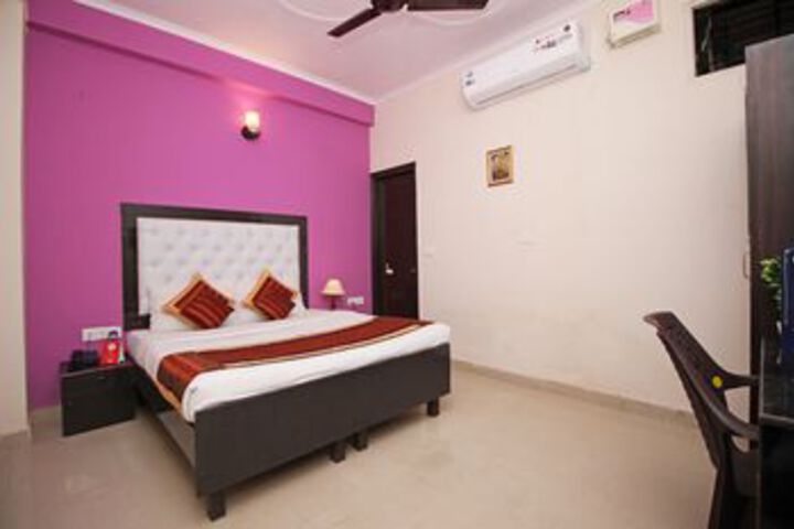 Room 9 of 21
