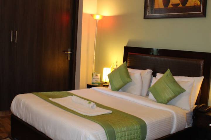 Room 5 of 25