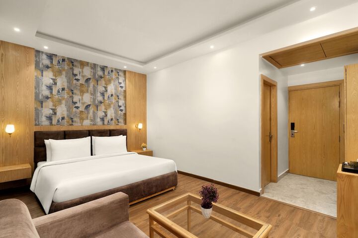 Room 8 of 16