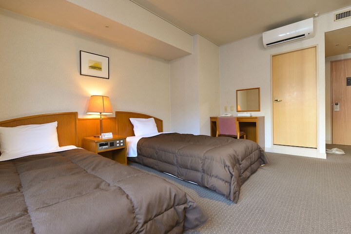 Room 18 of 66