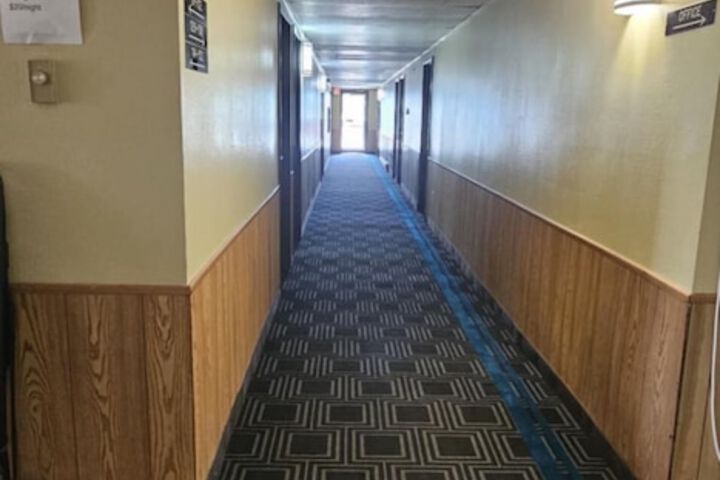 Ballroom/Hall 15 of 17