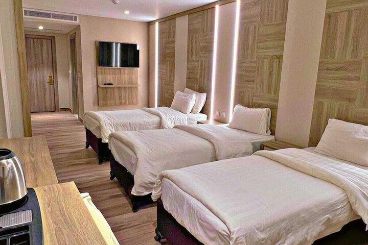 Room 10 of 31