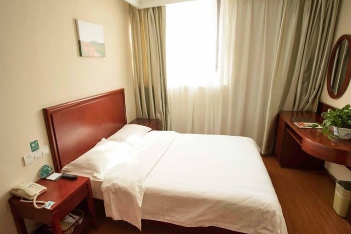 Room 9 of 21