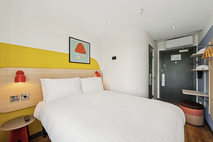 Room 13 of 47