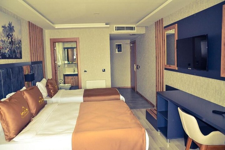 Room 11 of 24