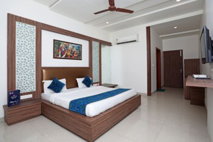 Room 18 of 23